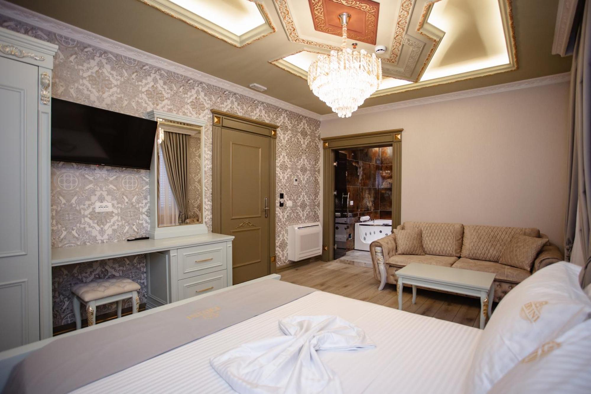 Ervini Boutique Hotel Shkoder Ngoại thất bức ảnh