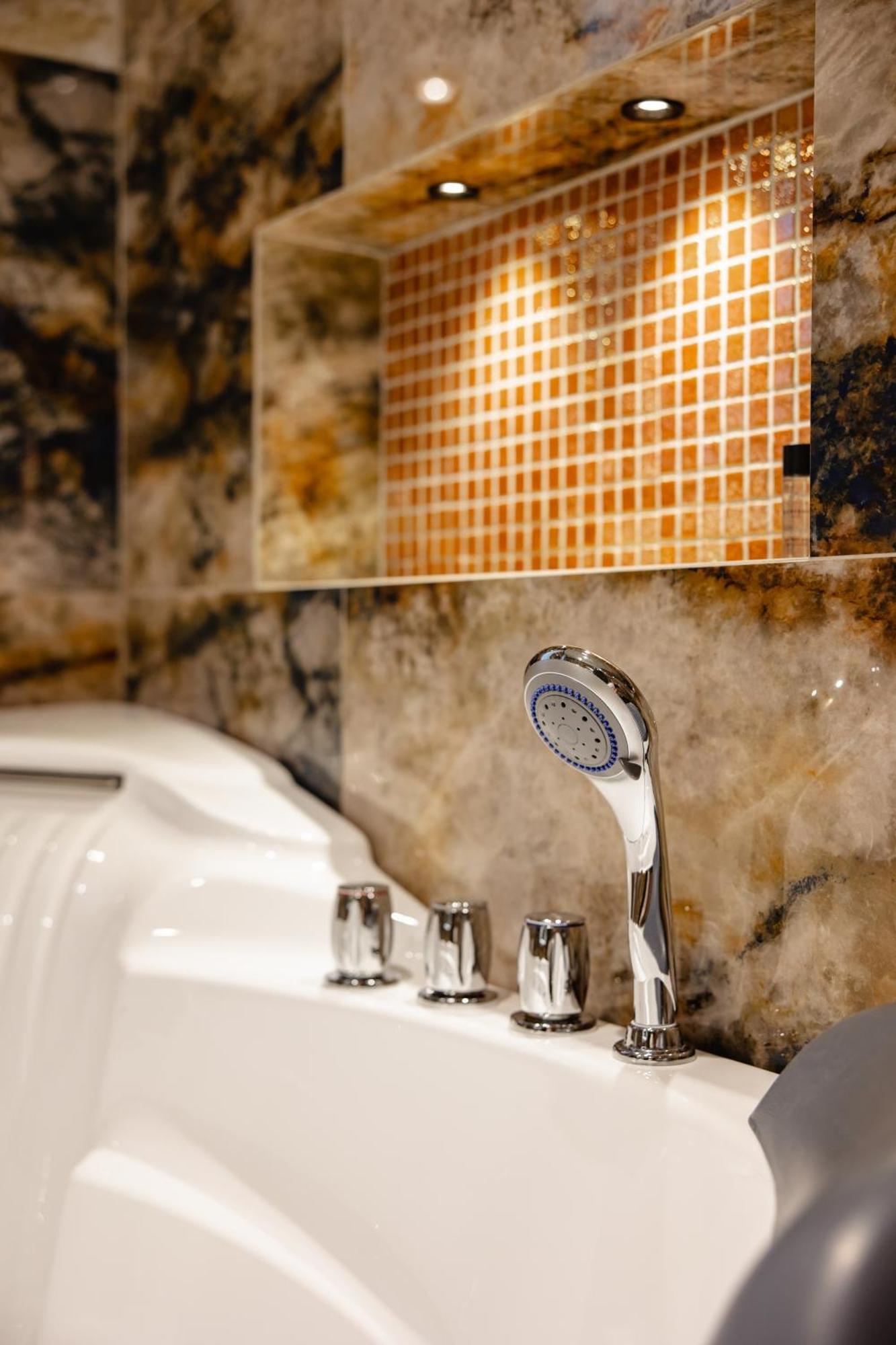 Ervini Boutique Hotel Shkoder Ngoại thất bức ảnh